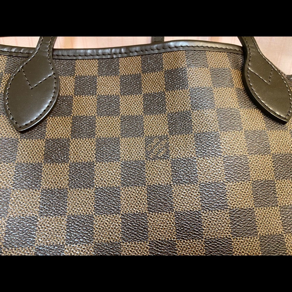 Louis Vuitton Neverfull MM - Picture 13 of 14